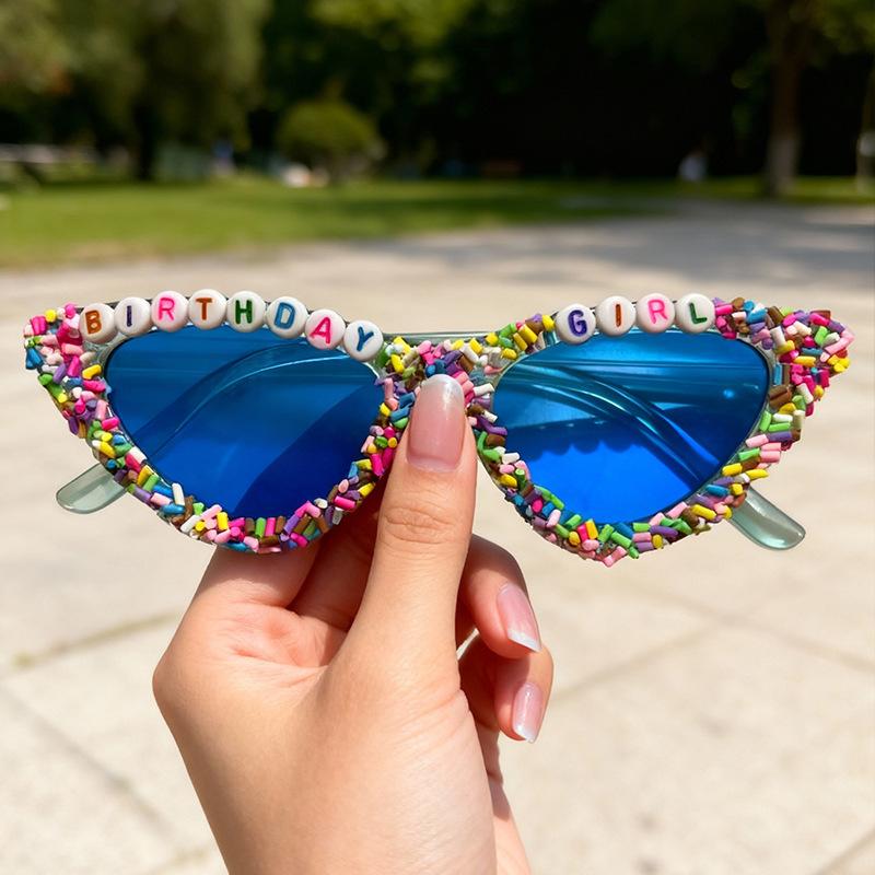 2026 Birthday Girl Sunglasses Cat Eye Frame Candy Sprinkle Embellished UV Blocking Party Sun Glasses Eyewear KJ220
2026 Birthday Girl Sunglasses Cat Eye Frame Candy Sprinkle Embellished UV Blocking Party Sun Glasses Eyewear KJ220