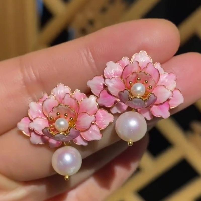 Pink oil drop flower pearl earrings sweet girlish heart fashion stud earrings fresh early spring accessories earrings women
Pink oil drop flower pearl earrings sweet girlish heart fashion stud earrings fresh early spring accessories earrings women