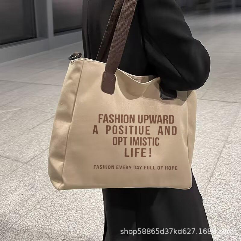 New fashionable large-capacity crossbody shoulder hand-held canvas bag, new female college student class book tote bag for women without pendant хакі
New fashionable large-capacity crossbody shoulder hand-held canvas bag, new female college student class book tote bag for women without pendant хакі