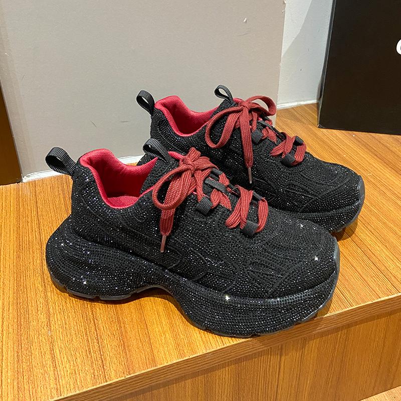 Модные роскошные кроссовки на толстой подошве с бриллиантами, блестящие дизайнерские повседневные туфли с леопардовым принтом, кроссовки для бега в полоску зебры 35
Модные роскошные кроссовки на толстой подошве с бриллиантами, блестящие дизайнерские повседневные туфли с леопардовым принтом, кроссовки для бега в полоску зебры 35