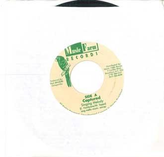 7-дюймовая пластинка SINGING MELODY - Captured NONE MUSIC FARM RECO 2000 Ямайка Регги, Ска и Даб Б/У
7-дюймовая пластинка SINGING MELODY - Captured NONE MUSIC FARM RECO 2000 Ямайка Регги, Ска и Даб Б/У