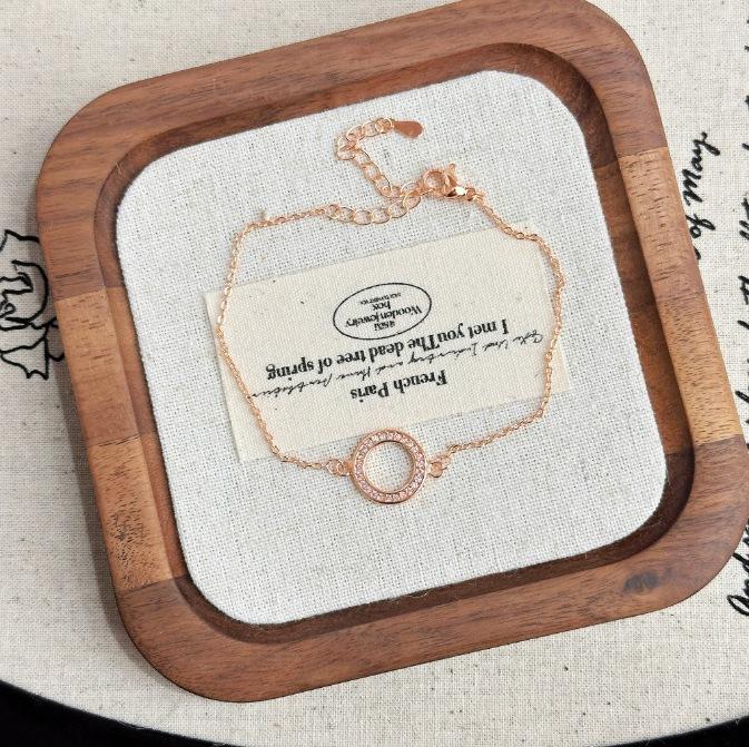 Popular geometric hollow full diamond circle bracelet niche bracelet bracelet
Popular geometric hollow full diamond circle bracelet niche bracelet bracelet