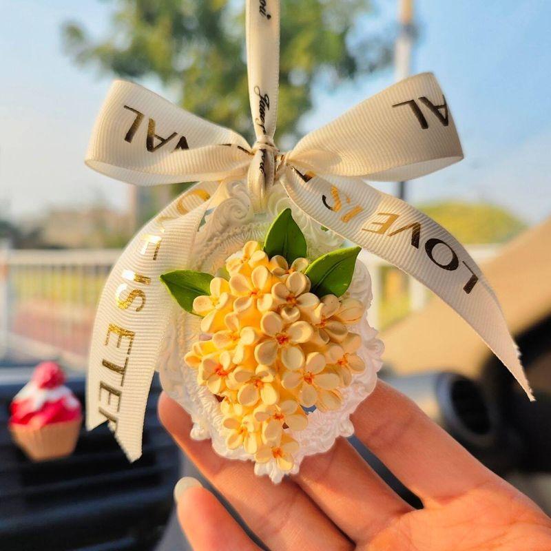 Osmanthus Car Fragrance Diffuser Car Hanging Ornament Rearview Mirror Decoration Diffuser Stone Flower Car Interior Decoration Pendant Golden Osmanthus Aromatherapy (5ml)
Osmanthus Car Fragrance Diffuser Car Hanging Ornament Rearview Mirror Decoration Diffuser Stone Flower Car Interior Decoration Pendant Golden Osmanthus Aromatherapy (5ml)