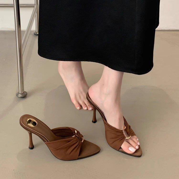 Retro Pleated Metal Buckle Stiletto Heels 2025 Summer New Pointy Open Toe Sandals Sexy Stiletto Sandals sandalias 35 чёрный
Retro Pleated Metal Buckle Stiletto Heels 2025 Summer New Pointy Open Toe Sandals Sexy Stiletto Sandals sandalias 35 чёрный