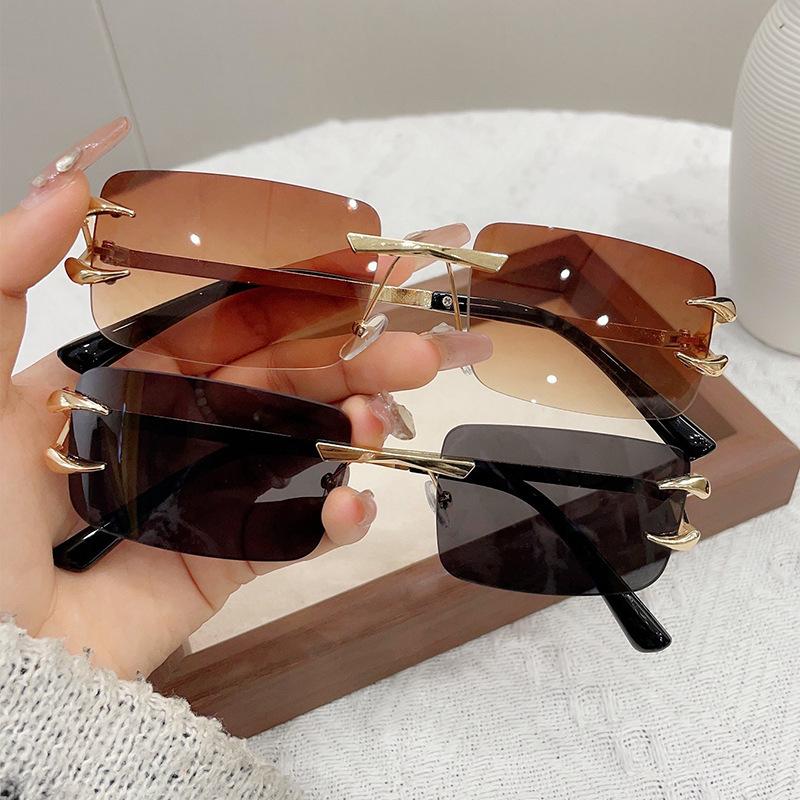 New Rectangle Rimless Women Luxury Sunglasses Retro Brand Designer Clear Ocean Gradient Eyewear Men UV400 Sun Glasses As the picture
New Rectangle Rimless Women Luxury Sunglasses Retro Brand Designer Clear Ocean Gradient Eyewear Men UV400 Sun Glasses As the picture