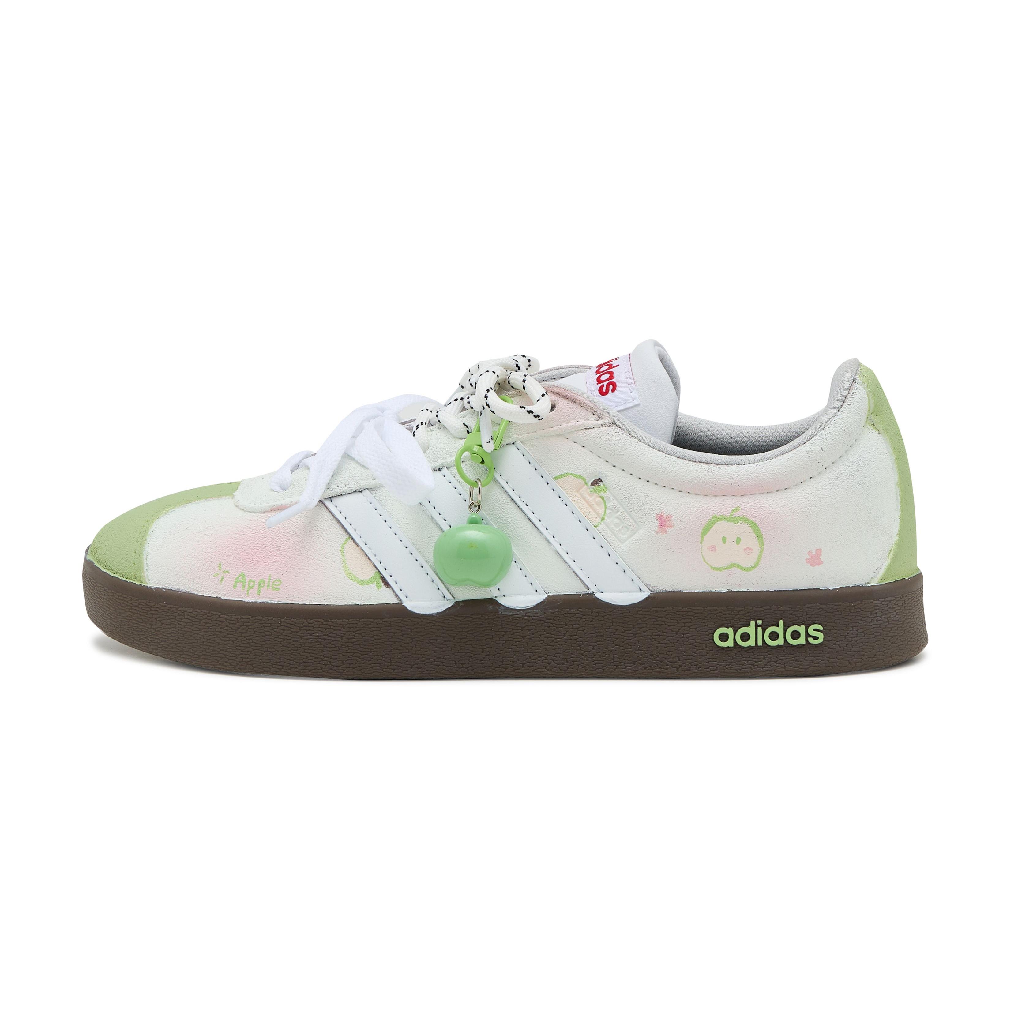Adidas VL COURT 2.0 Apple Amusement Park SAML Low top Skateboard Shoes Unisex JS3003(Team6-) 40
Adidas VL COURT 2.0 Apple Amusement Park SAML Low top Skateboard Shoes Unisex JS3003(Team6-) 40