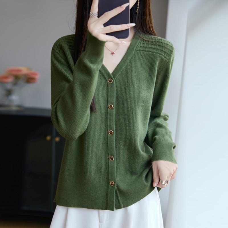 Женский бархатный кардиган с V-образным вырезом в европейском стиле – осенне-зимний ажурный свободный свитер-пальто XL (130-150 Jin)
Женский бархатный кардиган с V-образным вырезом в европейском стиле – осенне-зимний ажурный свободный свитер-пальто XL (130-150 Jin)