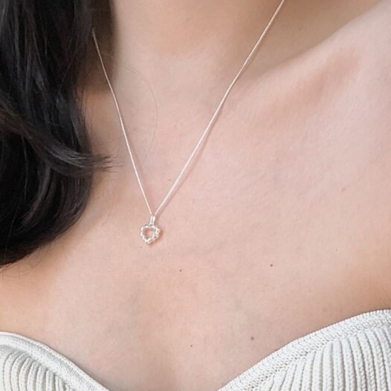 THE BORING kink heart silver necklace silver
THE BORING kink heart silver necklace silver