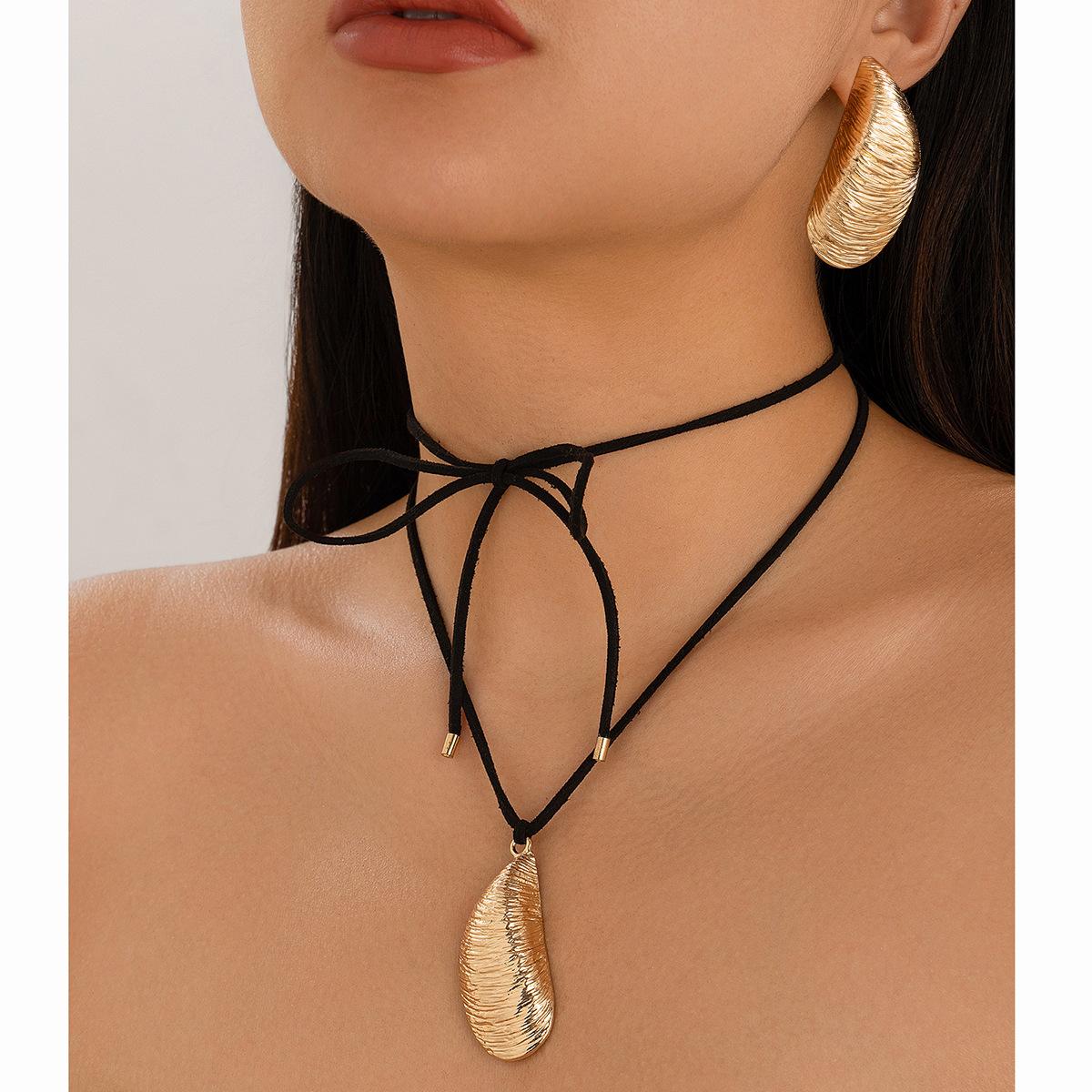 Irregular striped ins water drop pendant neck chain, sweet cool metal exaggerated necklace jewelry Alloy
Irregular striped ins water drop pendant neck chain, sweet cool metal exaggerated necklace jewelry Alloy