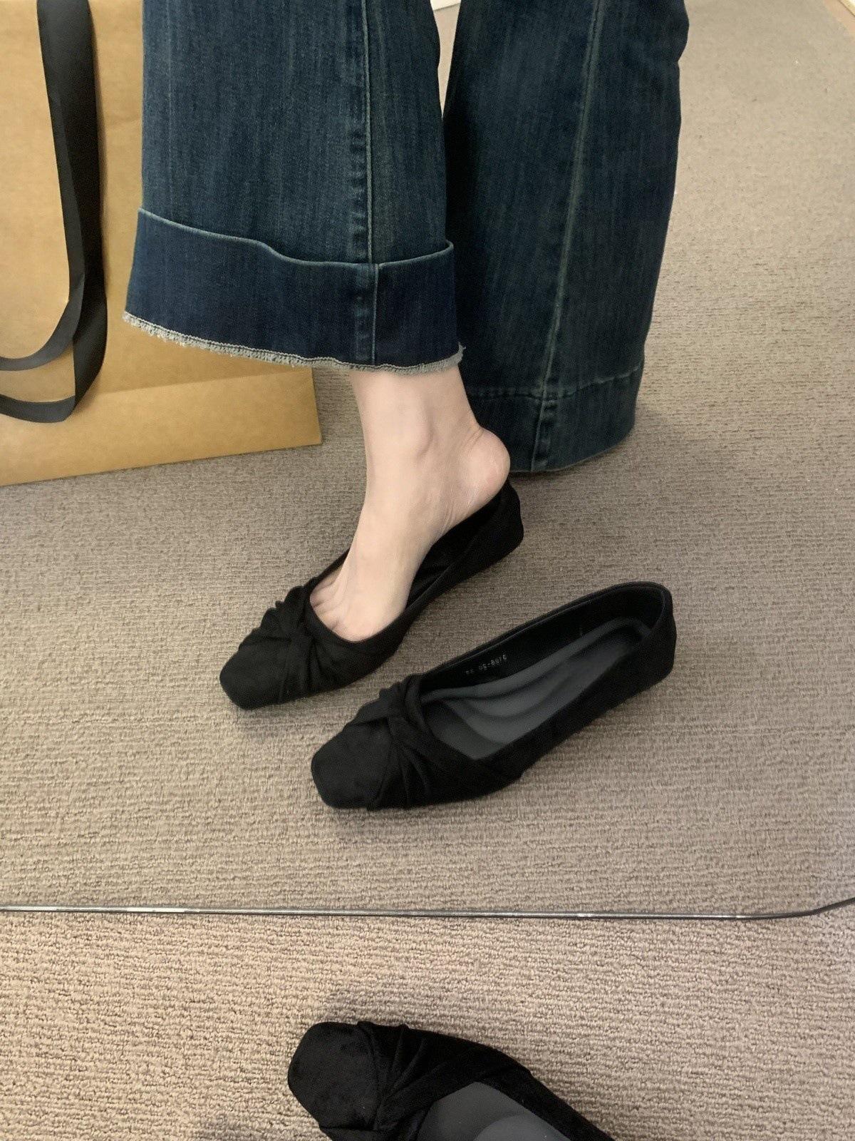 Late evening breeze bow square head low heel light mouth single shoes spring and autumn suede Mary Jane shoes 40 чорний
Late evening breeze bow square head low heel light mouth single shoes spring and autumn suede Mary Jane shoes 40 чорний