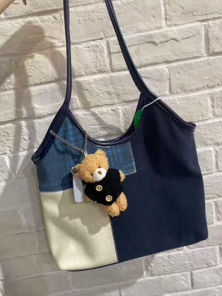 Fashion Retro Splicing Contrasting Color Underarm Bag Versatile Matte Texture Premium Shoulder Bag Large Capacity Messenger Bag
Fashion Retro Splicing Contrasting Color Underarm Bag Versatile Matte Texture Premium Shoulder Bag Large Capacity Messenger Bag
