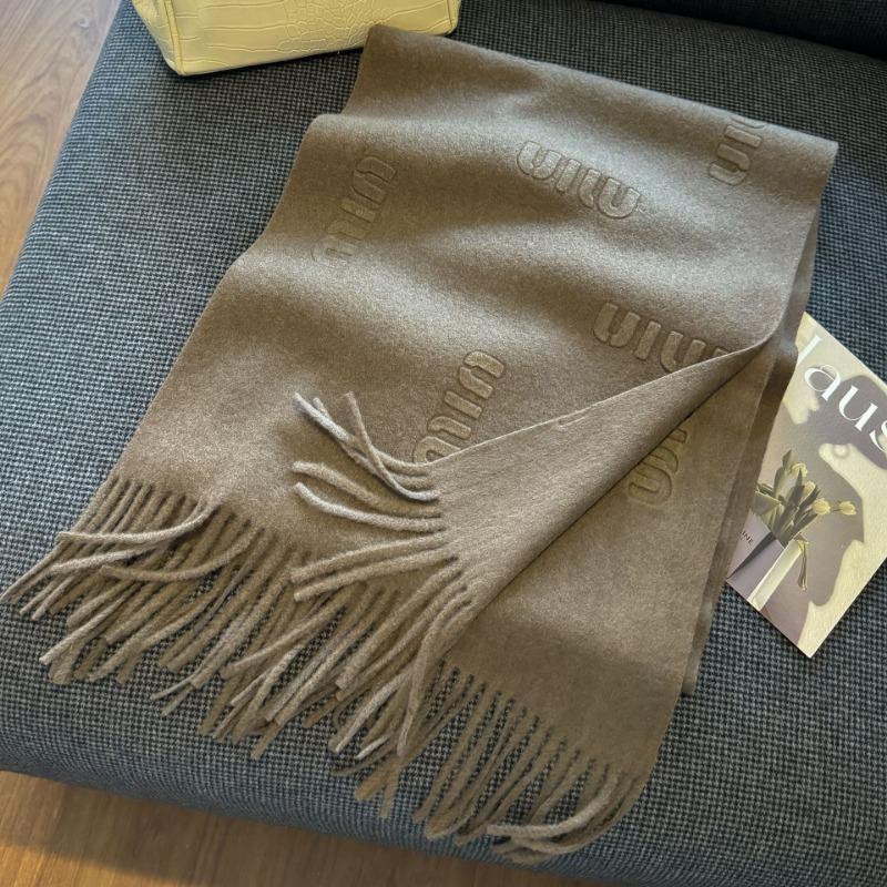 Popular embossed letter wool blended scarf, women s high-end fringed shawl, youthful vitality and warm scarf 185 армія зелений колір
Popular embossed letter wool blended scarf, women s high-end fringed shawl, youthful vitality and warm scarf 185 армія зелений колір