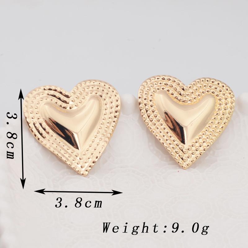 Simple Metal Heart Stud Earrings for Women Personalized Polka Dots Geometry Earrings Golden Copper Color Vintage Party Zircon
Simple Metal Heart Stud Earrings for Women Personalized Polka Dots Geometry Earrings Golden Copper Color Vintage Party Zircon
