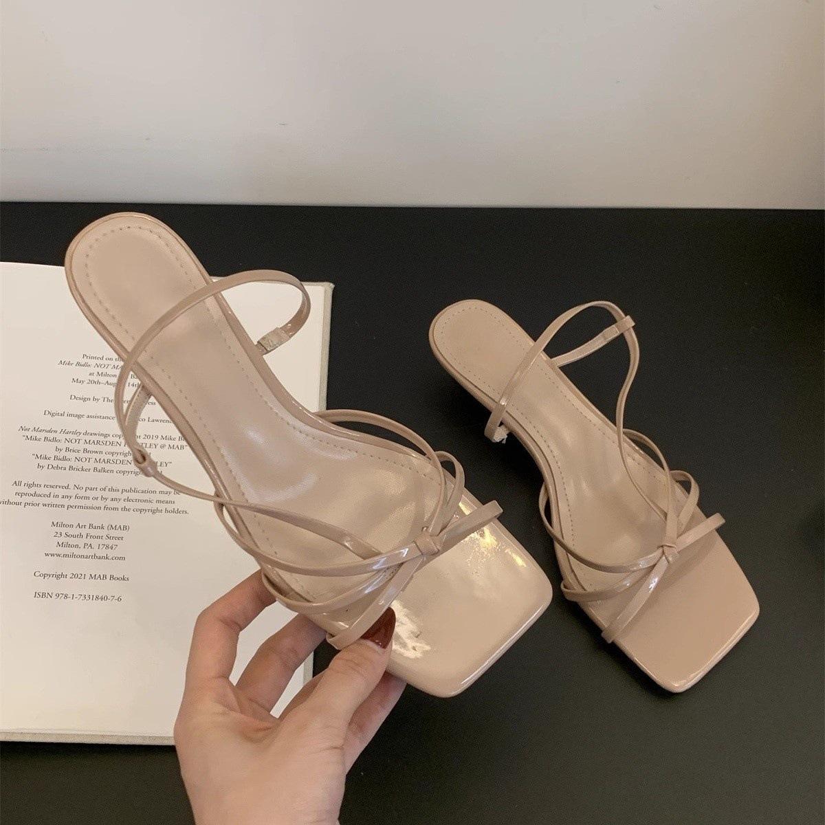 French silver cross-strap open-toed beautiful sandals women wear 2025 new fairy slope heel cool slippers 40
French silver cross-strap open-toed beautiful sandals women wear 2025 new fairy slope heel cool slippers 40