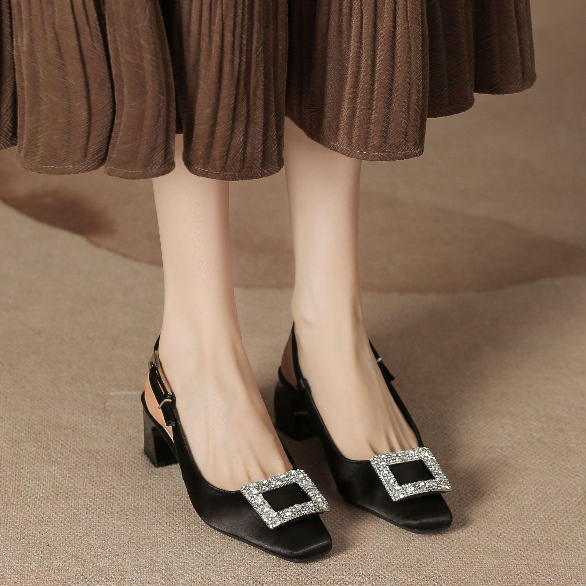 Spring and summer square head high heel back empty shoes thick heel shoes summer fashion versatile sandals women s satin rhinestone shoes 39 абрикосовий
Spring and summer square head high heel back empty shoes thick heel shoes summer fashion versatile sandals women s satin rhinestone shoes 39 абрикосовий