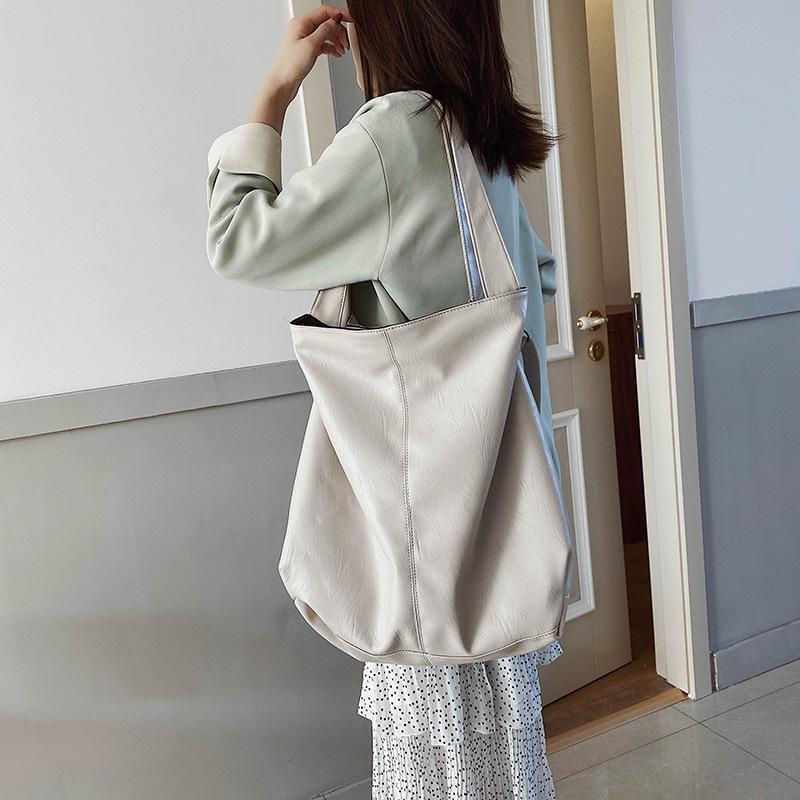 2024 осень новая европейская красивая женская сумка модная на плечо мессенджер универсальная сумка сумка для мамы выход должен взорвать 33*14*41
2024 осень новая европейская красивая женская сумка модная на плечо мессенджер универсальная сумка сумка для мамы выход должен взорвать 33*14*41