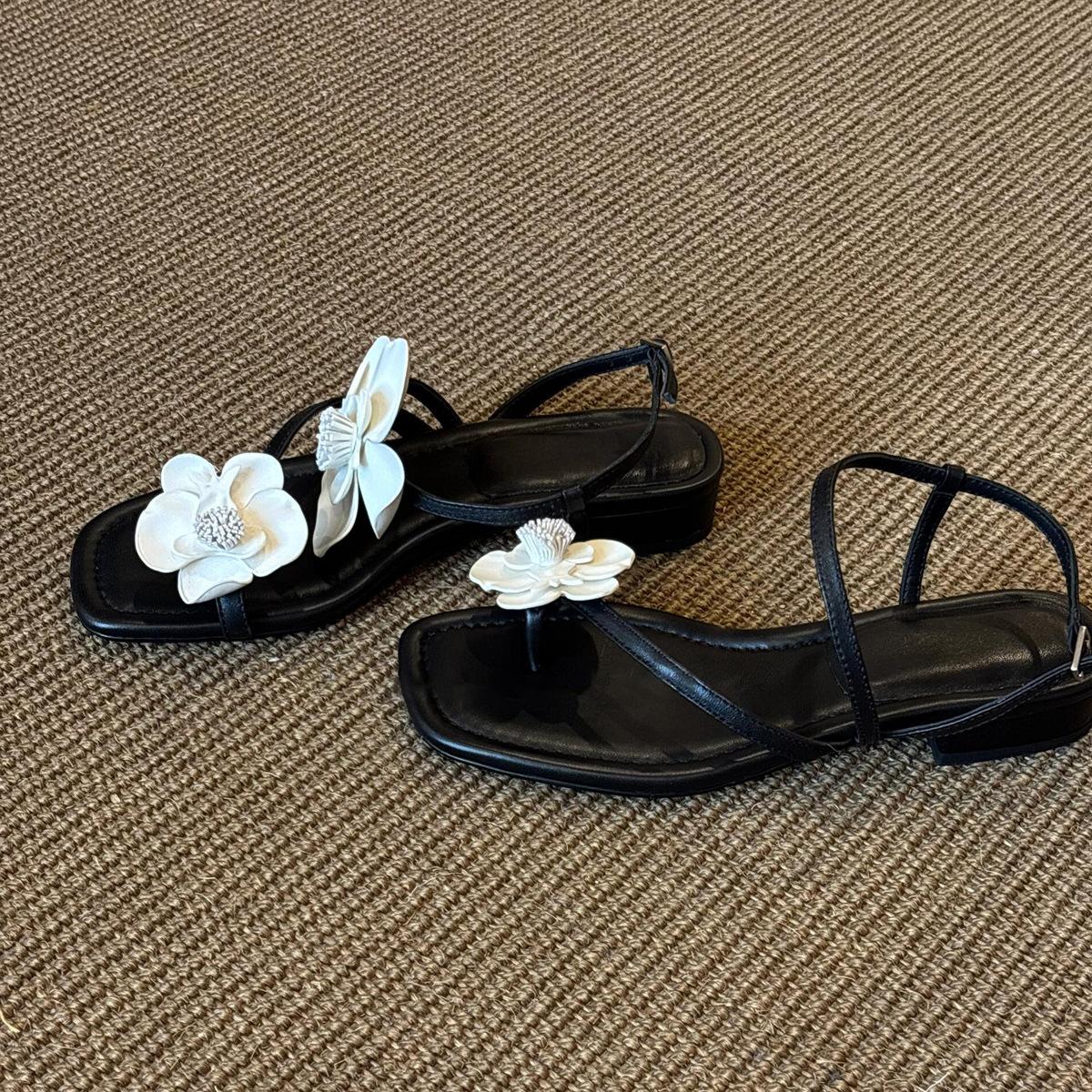 Sheepskin version of summer small fragrant wind open-toed square camellia one-word buckle with sandals women s flat-bottomed outer cool slippers 35
Sheepskin version of summer small fragrant wind open-toed square camellia one-word buckle with sandals women s flat-bottomed outer cool slippers 35