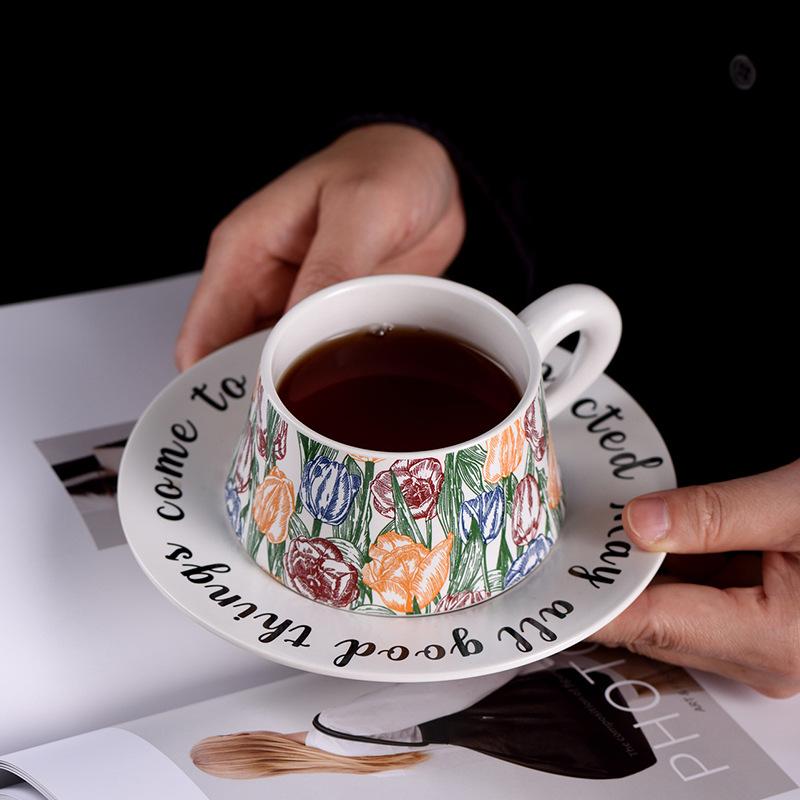 Vintage Style Iris Coffee Cup And Plate Set High-end Watercolor Painting Mug High Aesthetic Gift Souvenir Cup 260ml чорний
Vintage Style Iris Coffee Cup And Plate Set High-end Watercolor Painting Mug High Aesthetic Gift Souvenir Cup 260ml чорний