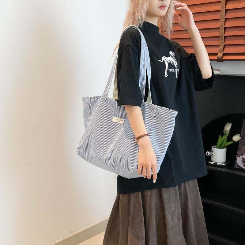 Casual Lazy Wind Underarm Bag Women s Bag New Large Capacity Canvas Bag Double Shoulder Back One Shoulder Tote Bag синій
Casual Lazy Wind Underarm Bag Women s Bag New Large Capacity Canvas Bag Double Shoulder Back One Shoulder Tote Bag синій