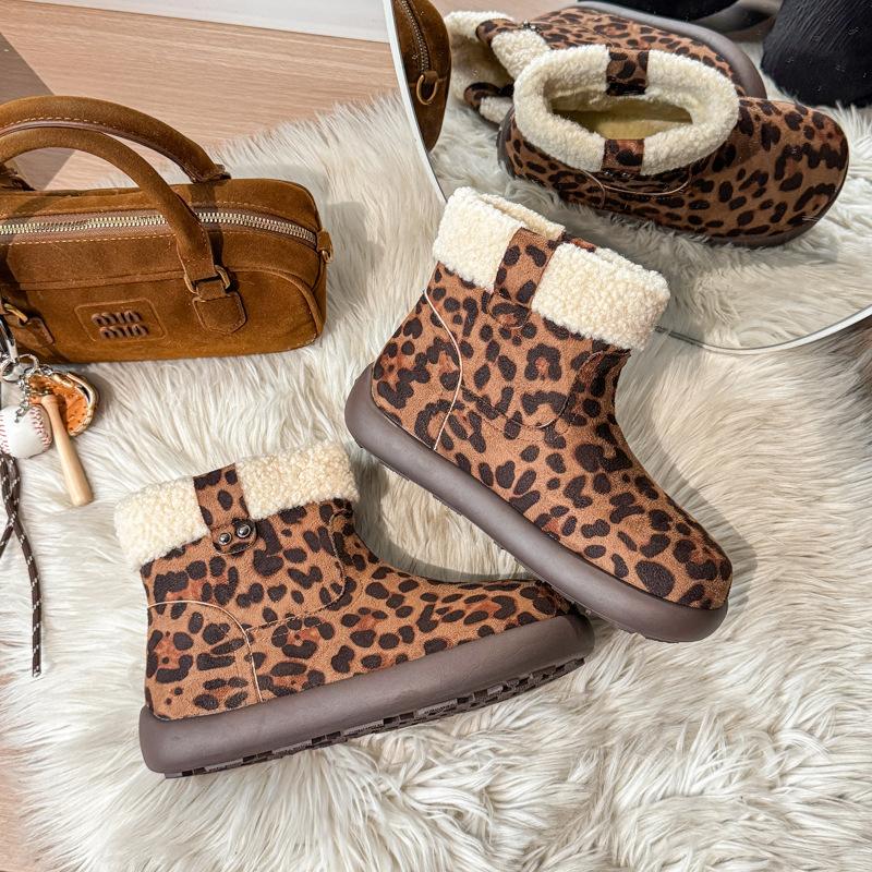 Women s Large Size Fur Mouth Soft Sole Winter Warm Fur One Anti-slip Snow Boots Padded Lined Ankle Boots Outdoor Sports Cotton Boots 40 леопардовый
Women s Large Size Fur Mouth Soft Sole Winter Warm Fur One Anti-slip Snow Boots Padded Lined Ankle Boots Outdoor Sports Cotton Boots 40 леопардовый