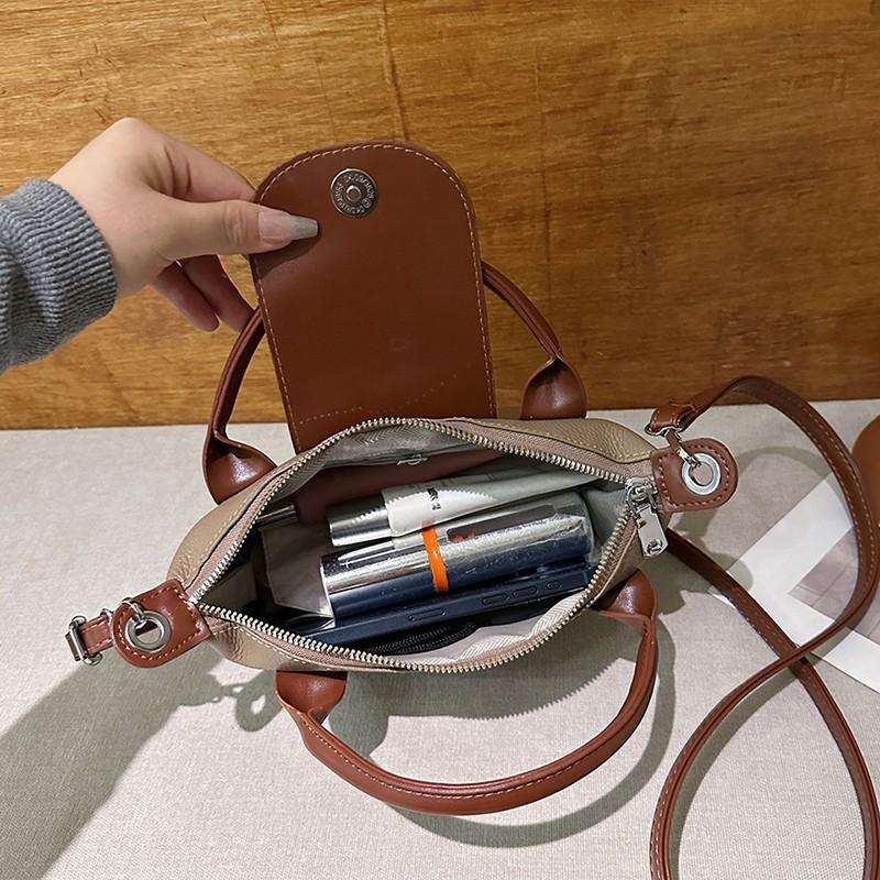 Women s 2025 new fashionable contrasting color portable small square bag trendy versatile shoulder messenger large capacity bag 24*13*8
Women s 2025 new fashionable contrasting color portable small square bag trendy versatile shoulder messenger large capacity bag 24*13*8