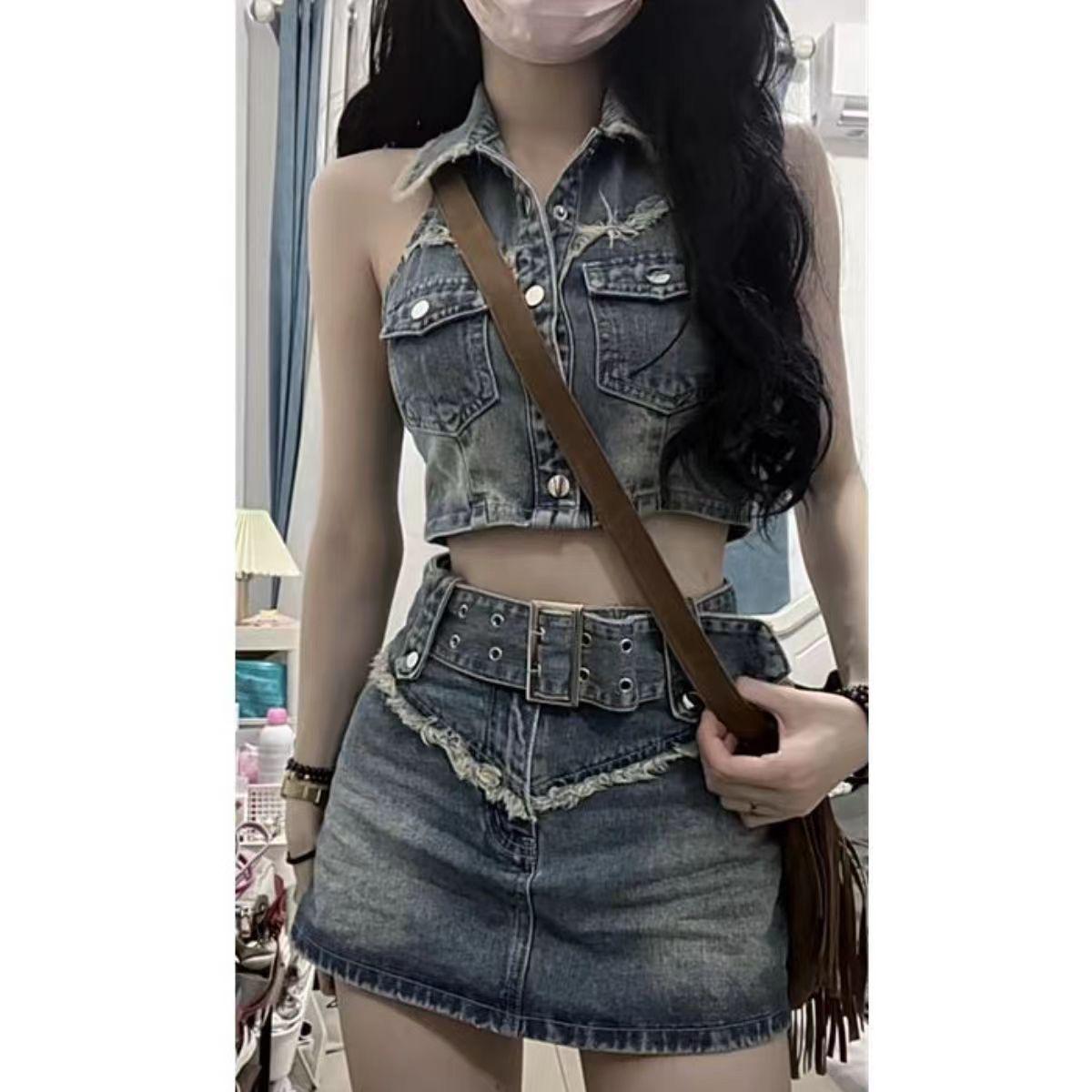 Retro Spicy Girl Denim Two-Piece Set: Sleeveless Cropped Vest & High-Waisted Skirt for Women. L
Retro Spicy Girl Denim Two-Piece Set: Sleeveless Cropped Vest & High-Waisted Skirt for Women. L