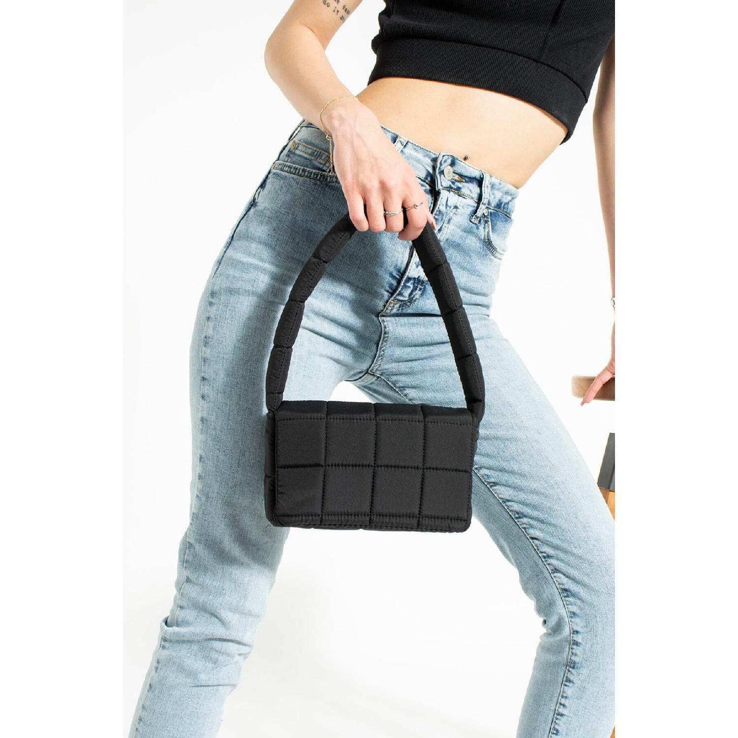 Сумка через плечо Baguette из слоеной ткани чёрный
Сумка через плечо Baguette из слоеной ткани чёрный