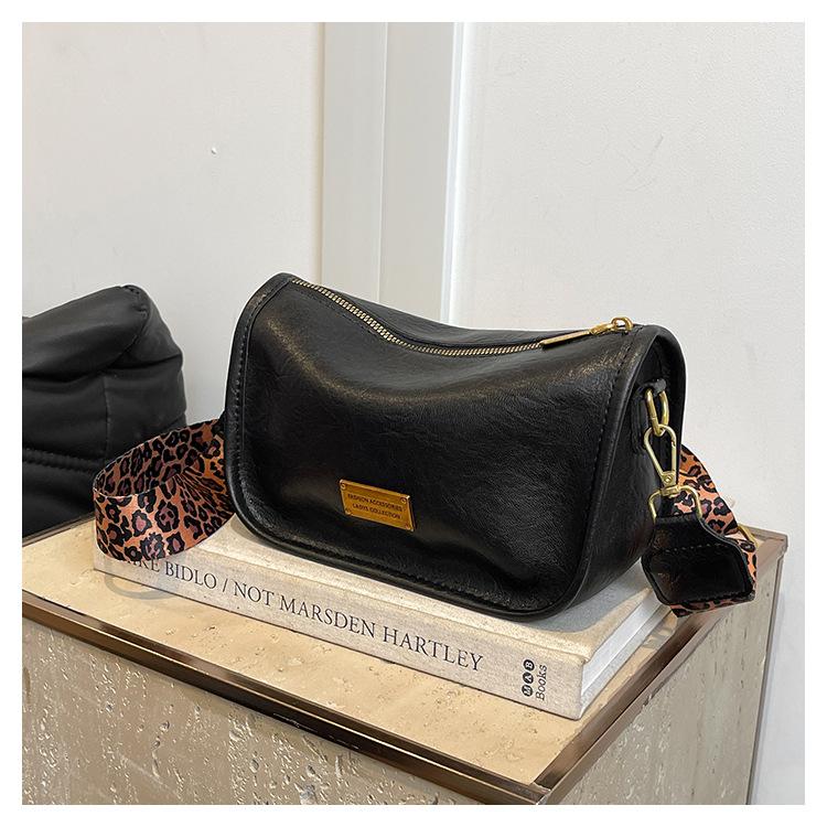 2025 Модная женская сумка через плечо Boston, дизайн Urban Simplicity, материал PU, застежка-молния, повседневное сочетание чёрный
2025 Модная женская сумка через плечо Boston, дизайн Urban Simplicity, материал PU, застежка-молния, повседневное сочетание чёрный