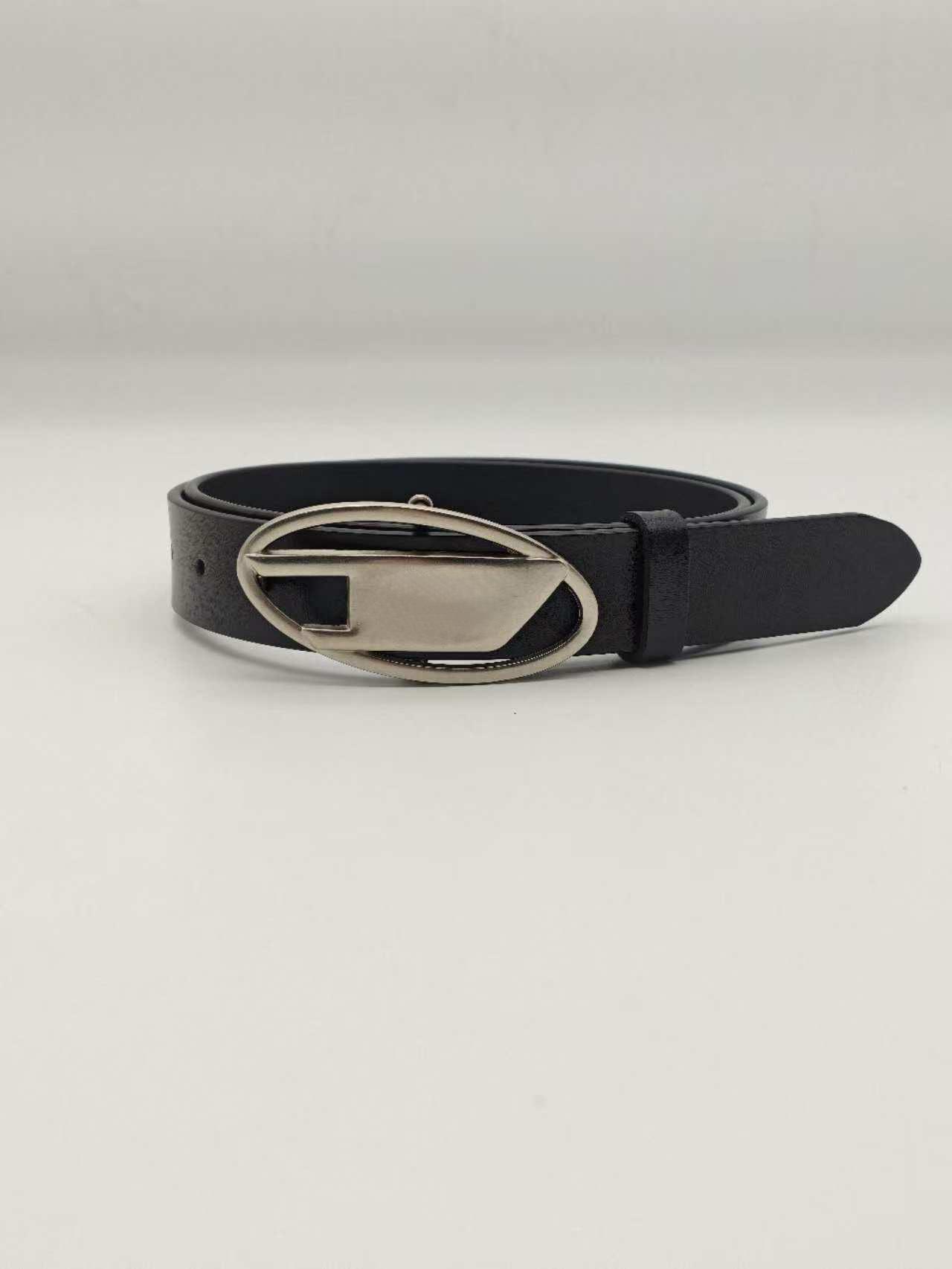 American Retro Silver Buckle Letter Waistband: Versatile Leather Belt for Men & Women 100 cm
American Retro Silver Buckle Letter Waistband: Versatile Leather Belt for Men & Women 100 cm