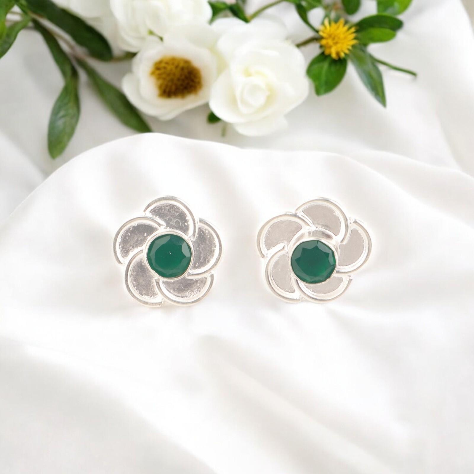 Green Onyx Gemstone 925 Sterling Silver Handmade Women s Jewelry Earrings 0.5 EE-157-16
Green Onyx Gemstone 925 Sterling Silver Handmade Women s Jewelry Earrings 0.5 EE-157-16
