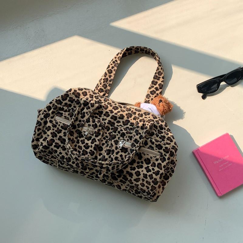 Cylindrical Leopard-print Bag Retro Niche High-end Shoulder Large Capacity Fashionable Korean Commuter
Cylindrical Leopard-print Bag Retro Niche High-end Shoulder Large Capacity Fashionable Korean Commuter