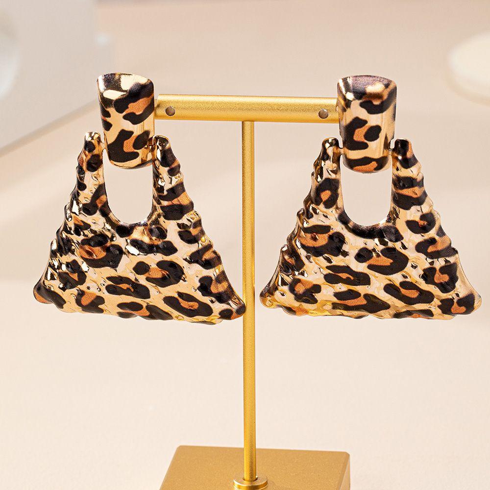 Fashion Leopard Print Stud Earrings Lightweight Hypoallergenic Metal Animal Pattern Accessories for Daily Wear and Special Occasions One Size
Fashion Leopard Print Stud Earrings Lightweight Hypoallergenic Metal Animal Pattern Accessories for Daily Wear and Special Occasions One Size