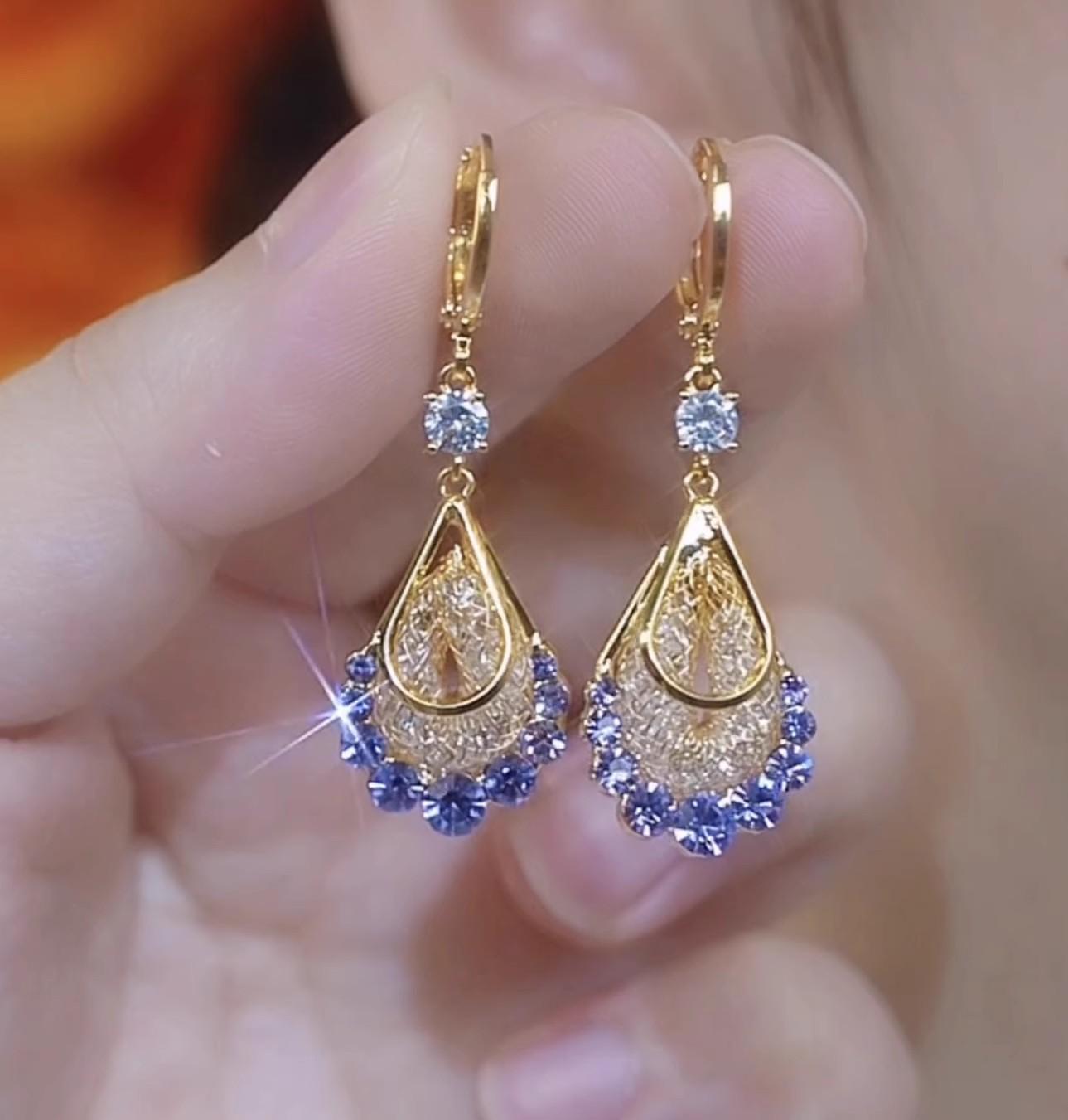 Golden Wire Mesh Coffee Colored Water Droplet Earrings, Women s Light Luxury High-end Fashion, Atmospheric Earrings, Temperament Earrings
Golden Wire Mesh Coffee Colored Water Droplet Earrings, Women s Light Luxury High-end Fashion, Atmospheric Earrings, Temperament Earrings