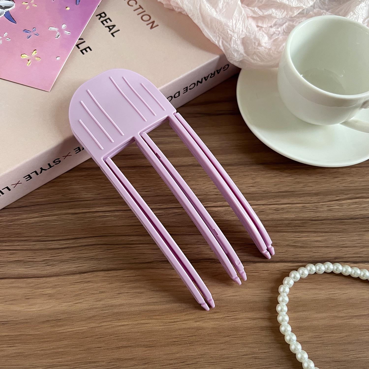 Korean Style Hair Root Lifting Comb for Women s Bangs – High Volume Fluffy Clip.
Korean Style Hair Root Lifting Comb for Women s Bangs – High Volume Fluffy Clip.