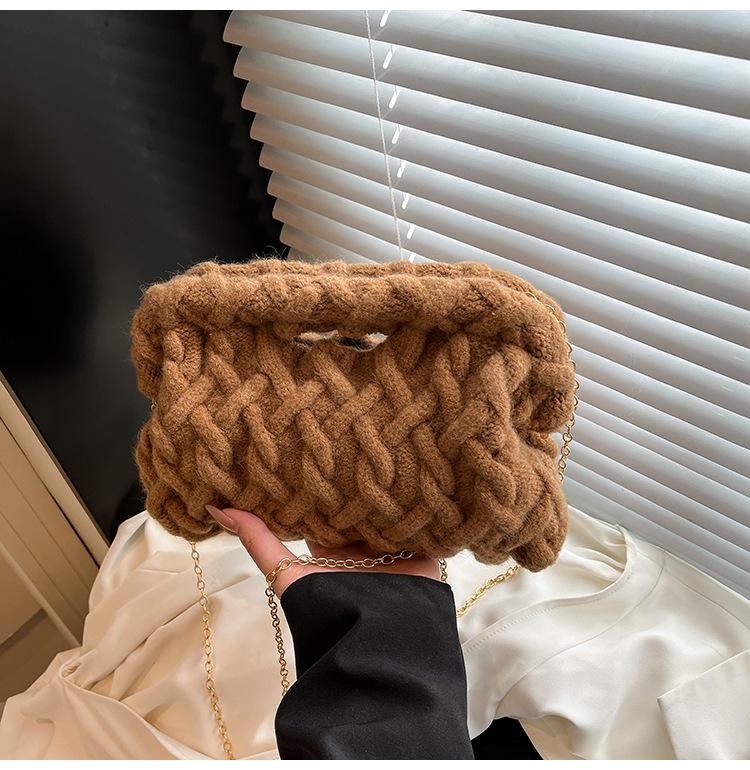 Женская мини-сумка кроссбоди из корейского вельвета ручной работы, Осень/Зима 2025 коричневый
Женская мини-сумка кроссбоди из корейского вельвета ручной работы, Осень/Зима 2025 коричневый