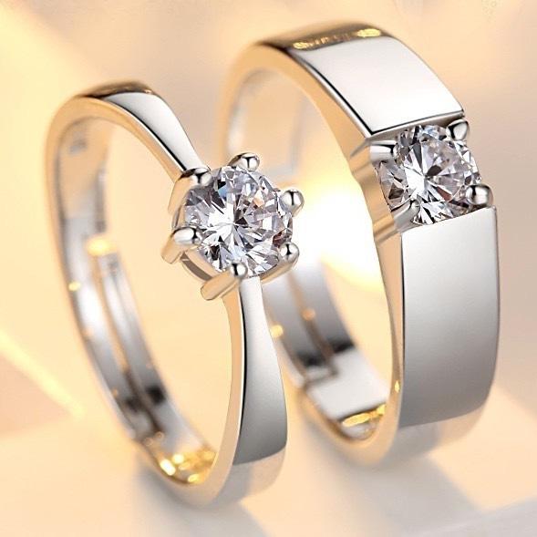 One-carat zircon couple ring men s and women s ring live pair diamond-set open wedding ring men s jewelry.
One-carat zircon couple ring men s and women s ring live pair diamond-set open wedding ring men s jewelry.