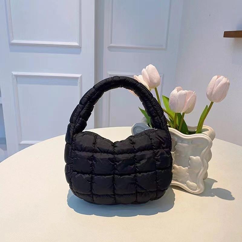 Осінньо-зимова міні-сумочка-хмарка, версія з пуховика, бавовняна сумка під пахви, еластична сумка-бульбашка для рук чорний
Осінньо-зимова міні-сумочка-хмарка, версія з пуховика, бавовняна сумка під пахви, еластична сумка-бульбашка для рук чорний