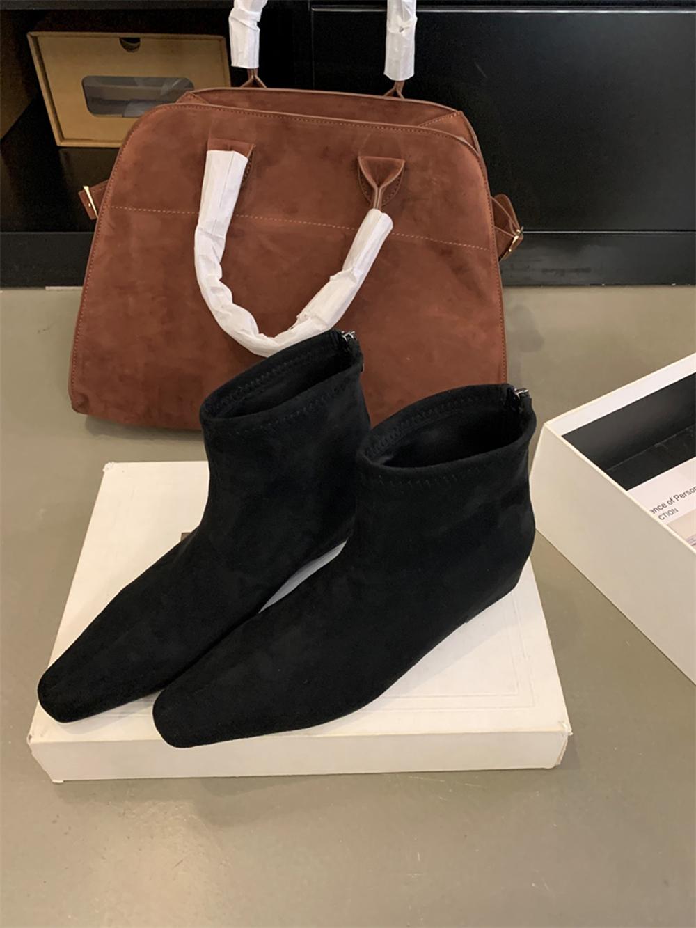 Модные женские ботильоны с круглым носком, флокированные носки, новинка 2024 года, модные ботильоны на танкетке и среднем каблуке, короткие ботильоны с застежкой-молнией сзади, размер 35-39 245 чёрный
Модные женские ботильоны с круглым носком, флокированные носки, новинка 2024 года, модные ботильоны на танкетке и среднем каблуке, короткие ботильоны с застежкой-молнией сзади, размер 35-39 245 чёрный