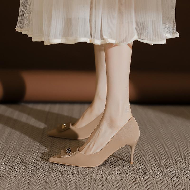 The first layer of sheepskin high heels is not tired of feet, spring and summer shallow mouth single shoes 7cm square buckle soft leather 39 хакі
The first layer of sheepskin high heels is not tired of feet, spring and summer shallow mouth single shoes 7cm square buckle soft leather 39 хакі