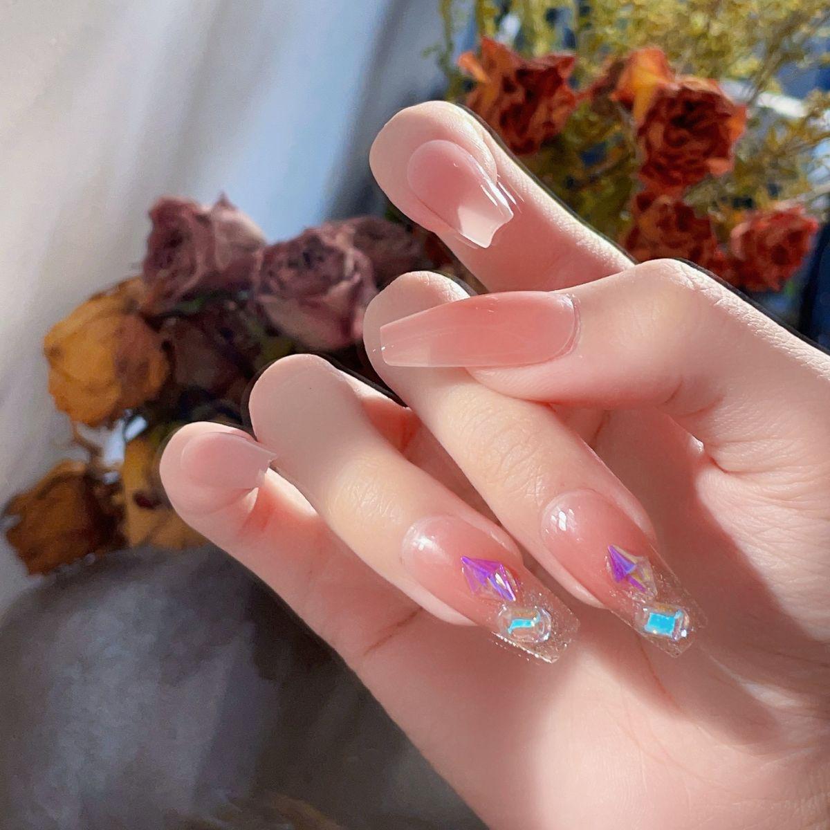 24-Piece Set of Trendy Press-On Nails: Translucent Pink with Aurora Design—Elegant and Gentle Faux Nail Art
24-Piece Set of Trendy Press-On Nails: Translucent Pink with Aurora Design—Elegant and Gentle Faux Nail Art