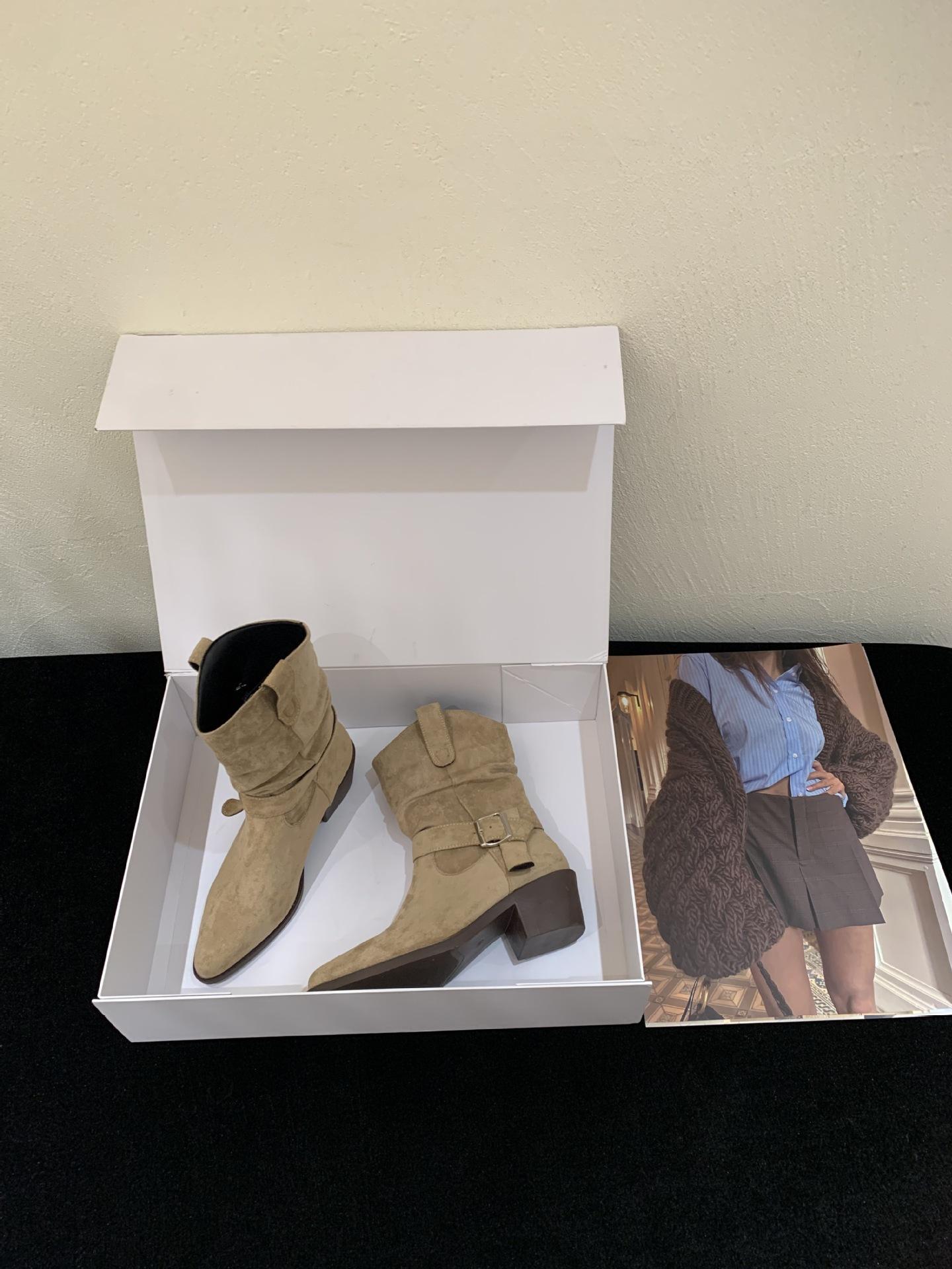 mid-heeled boots retro stacking boots V-mouth Martin boots women s shoes 2025 autumn and winter new small square head western boots short boots 39
mid-heeled boots retro stacking boots V-mouth Martin boots women s shoes 2025 autumn and winter new small square head western boots short boots 39