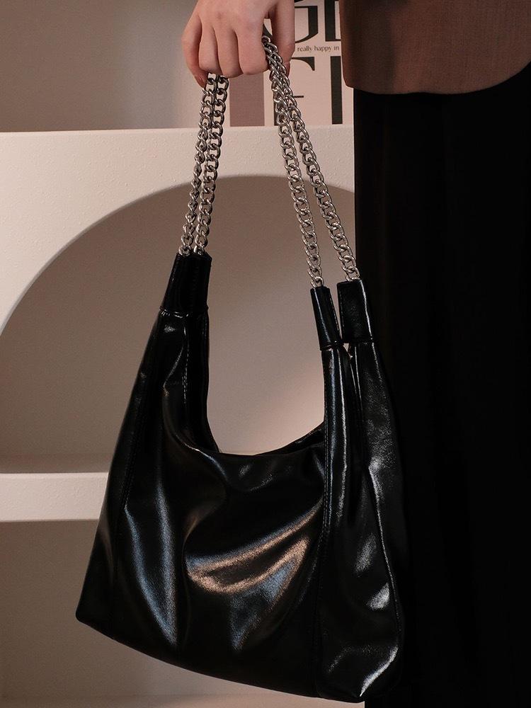 New high-end lazy wind soft leather tote bag trendy winter shoulder big bag underarm bag chain stray bag чорний
New high-end lazy wind soft leather tote bag trendy winter shoulder big bag underarm bag chain stray bag чорний