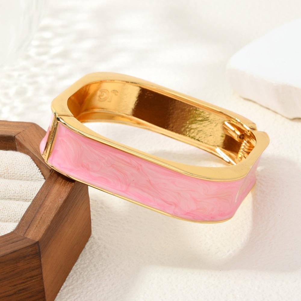 Dripping Oil Vintage Geometric Bracelet Zinc Zinc Alloy Women s Hand Bracelet Square Wide Bangle Lady розовый
Dripping Oil Vintage Geometric Bracelet Zinc Zinc Alloy Women s Hand Bracelet Square Wide Bangle Lady розовый
