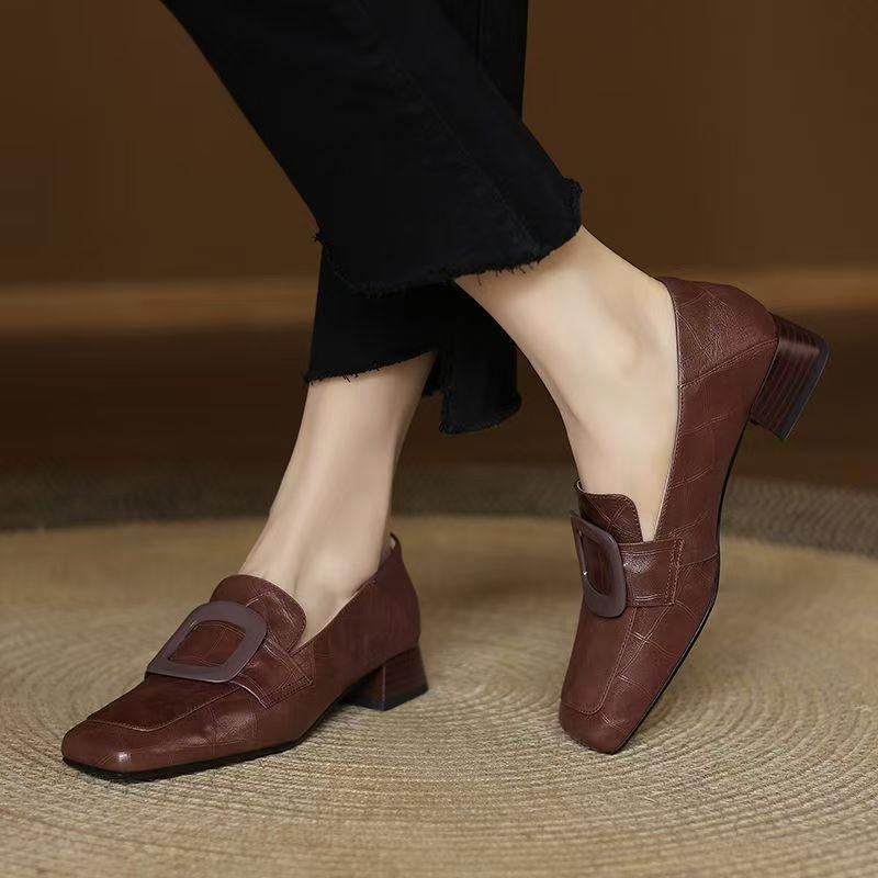 French retro square head deep mouth single shoes 2025 spring and autumn new products first layer soft leather square buckle inside and outside full le 34 чёрный
French retro square head deep mouth single shoes 2025 spring and autumn new products first layer soft leather square buckle inside and outside full le 34 чёрный
