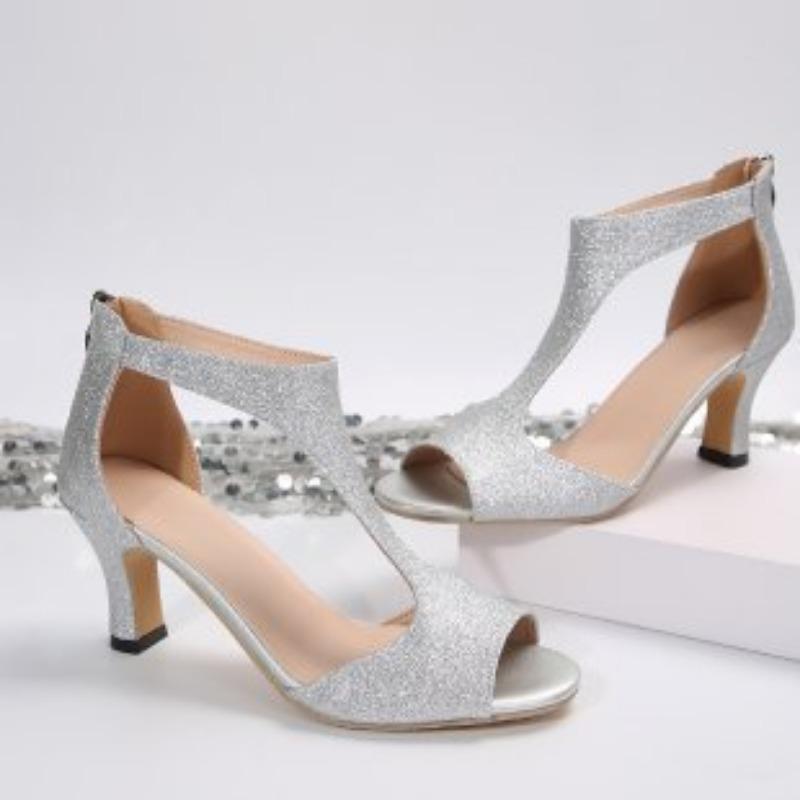 Простой и модный образ с сумкой на молнии и туфлями с рыбьим ртом. Женский образ с тонкими каблуками и римскими сандалиями. 37 серебряный
Простой и модный образ с сумкой на молнии и туфлями с рыбьим ртом. Женский образ с тонкими каблуками и римскими сандалиями. 37 серебряный