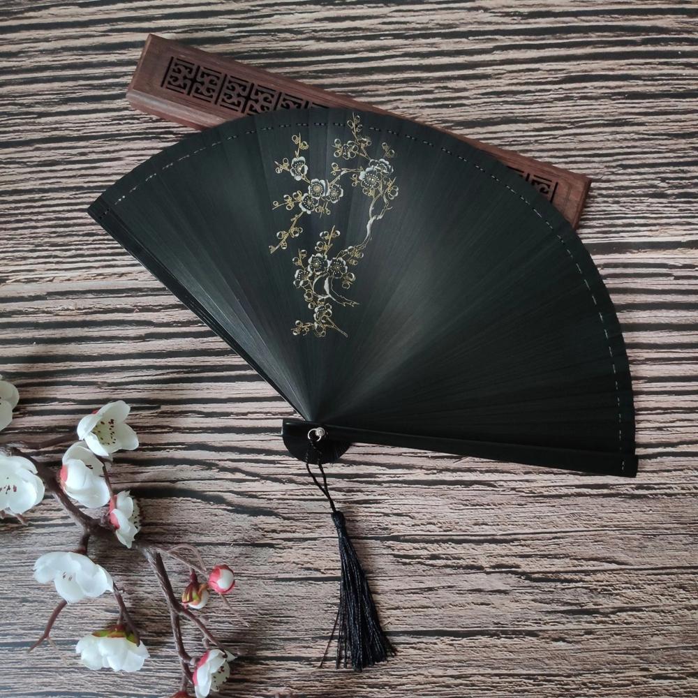 Bamboo Folding Fan Black Art Craft Hand Fans Small Black Fan For Dancing Home Decoration Wedding Black Wood Compact Woman Gift
Bamboo Folding Fan Black Art Craft Hand Fans Small Black Fan For Dancing Home Decoration Wedding Black Wood Compact Woman Gift