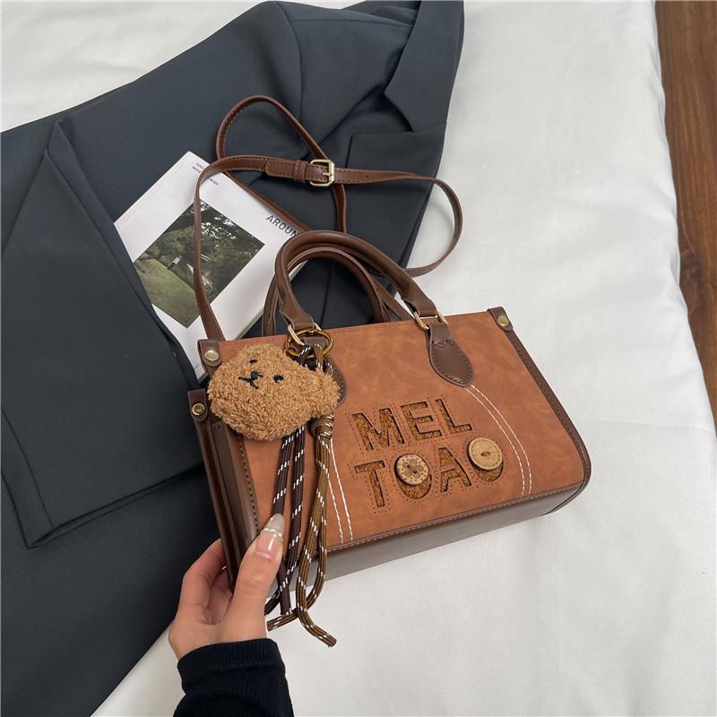 2025 autumn new classic retro handbag bag high value large capacity fashionable casual simple messenger bag bag
2025 autumn new classic retro handbag bag high value large capacity fashionable casual simple messenger bag bag