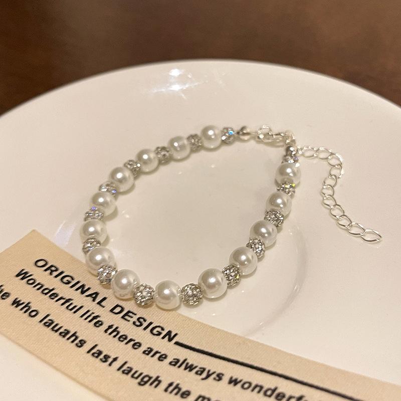 Exquisite Shinny Round Zircon Pearl Beaded Bracelets for Women Girls New Fashion Sweet Cute Bracelets Party Jewelry Accessories
Exquisite Shinny Round Zircon Pearl Beaded Bracelets for Women Girls New Fashion Sweet Cute Bracelets Party Jewelry Accessories