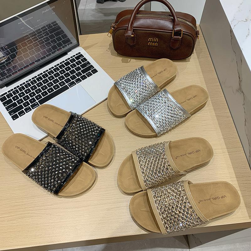 Women s shoes 2025 summer new wear fashion versatile mesh rhinestone decoration one-word drag thick-soled beach cool slippers 35 серебряный
Women s shoes 2025 summer new wear fashion versatile mesh rhinestone decoration one-word drag thick-soled beach cool slippers 35 серебряный