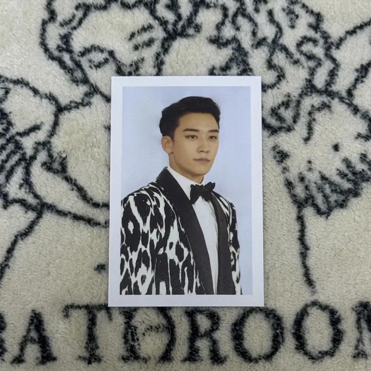 Официальная фотокарточка Big Bang Victory
Официальная фотокарточка Big Bang Victory